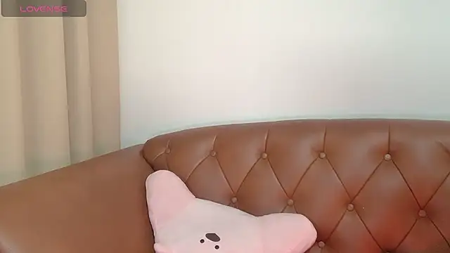 Snapshot of NickiBloom chatting on 5, 1, 2025 NickiBloom online show from 5, 1, 2025