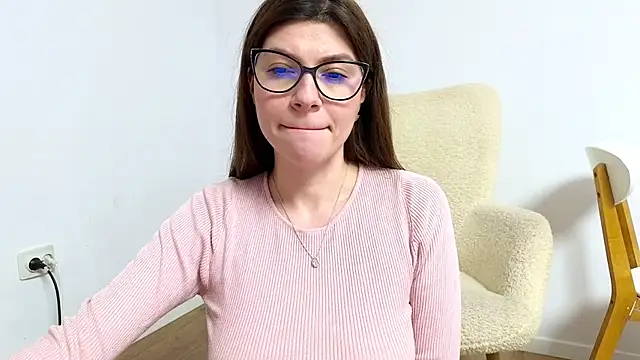 Jullyenn3 online show from 19, 3, 2025