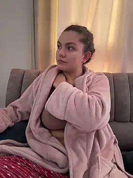 Snapshot of eva_y_marcelo chatting on 18, 12, 2025 eva y marcelo online show from 18, 12, 2025