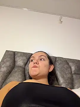 Snapshot of eva_y_marcelo chatting on 23, 12, 2025 eva y marcelo online show from 23, 12, 2025