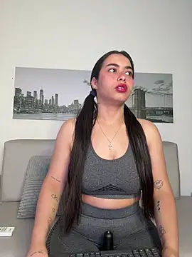 Snapshot of SophieRoyals chatting on 22, 4, 2026 SophieRoyals online show from 22, 4, 2026