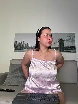 Snapshot of SophieRoyals chatting on 25, 4, 2026 SophieRoyals online show from 25, 4, 2026