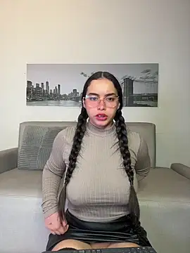 Snapshot of SophieRoyals chatting on 8, 5, 2026 SophieRoyals online show from 8, 5, 2026