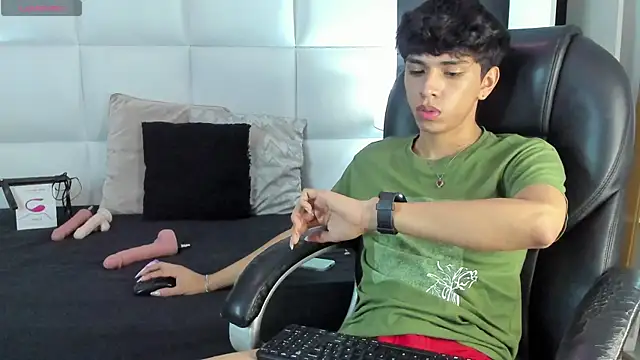 Snapshot of Santy_carrington chatting on 9, 12, 2024 Santy carrington online show from 9, 12, 2024