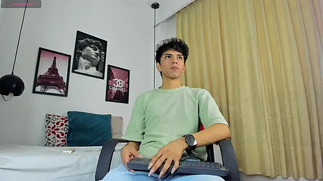 Snapshot of Santy_carrington chatting on 21, 12, 2024 Santy carrington online show from 21, 12, 2024