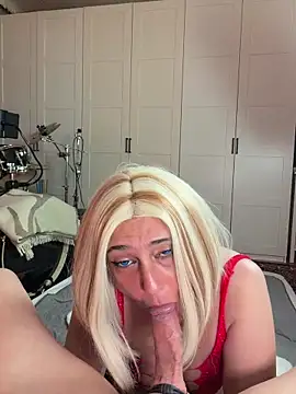 Snapshot of FoxyandTed chatting on 10, 5, 2026 FoxyandTed online show from 10, 5, 2026
