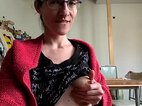 Snapshot of Milky_hairy_mommy chatting on 16, 2, 2025 Milky hairy mommy online show from 16, 2, 2025