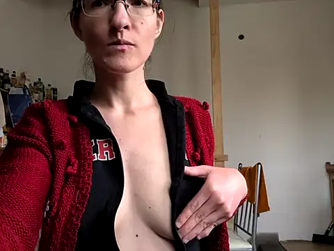 Snapshot of Milky_hairy_mommy chatting on 14, 3, 2025 Milky hairy mommy online show from 14, 3, 2025