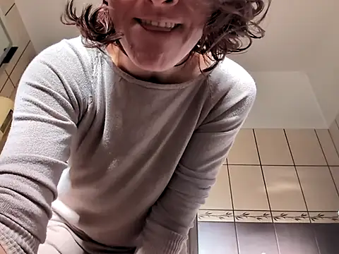 Snapshot of Milky_hairy_mommy chatting on 29, 9, 2025 Milky hairy mommy online show from 29, 9, 2025