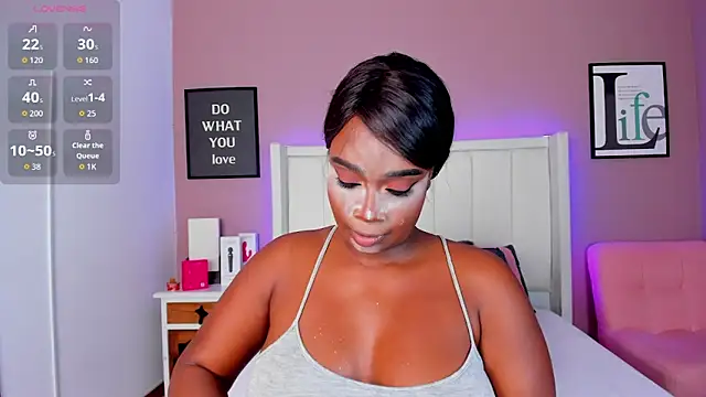 Britanymooree online show from 28, 10, 2025