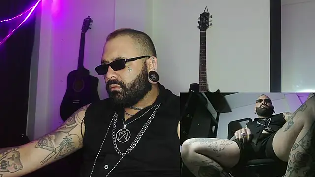 Snapshot of darkclothes chatting on 27, 12, 2024 darkclothes online show from 27, 12, 2024