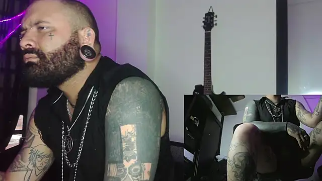 Snapshot of darkclothes chatting on 27, 12, 2024 darkclothes online show from 27, 12, 2024