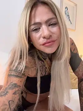 Snapshot of Divina_X_ chatting on 19, 10, 2025 Divina X  online show from 19, 10, 2025