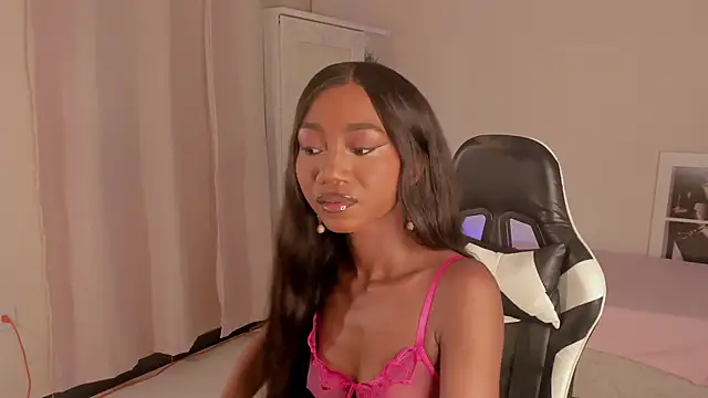 Snapshot of SavannahWildee chatting on 8, 12, 2024 SavannahWildee online show from 8, 12, 2024