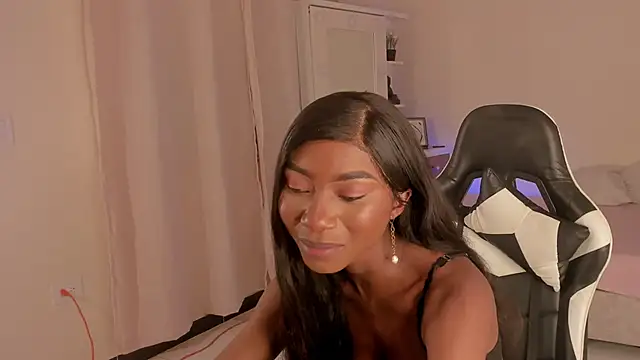 Snapshot of SavannahWildee chatting on 13, 12, 2024 SavannahWildee online show from 13, 12, 2024