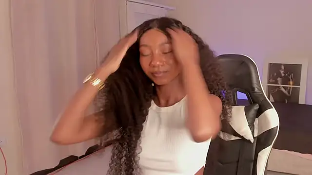 Snapshot of SavannahWildee chatting on 21, 12, 2024 SavannahWildee online show from 21, 12, 2024