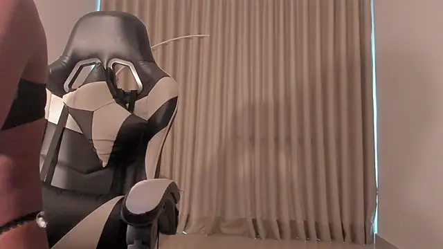 Snapshot of SavannahWildee chatting on 4, 10, 2025 SavannahWildee online show from 4, 10, 2025