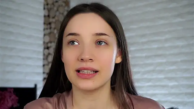 Snapshot of LowOncoming chatting on 22, 1, 2025 LowOncoming online show from 22, 1, 2025