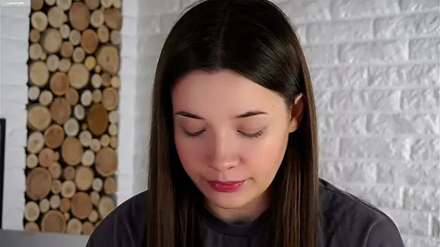 Snapshot of LowOncoming chatting on 14, 10, 2025 LowOncoming online show from 14, 10, 2025