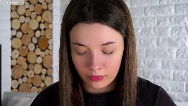 Snapshot of LowOncoming chatting on 4, 11, 2025 LowOncoming online show from 4, 11, 2025