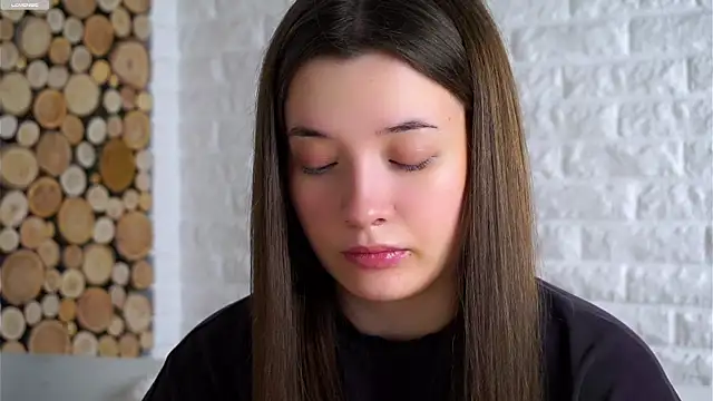 Snapshot of LowOncoming chatting on 13, 11, 2025 LowOncoming online show from 13, 11, 2025