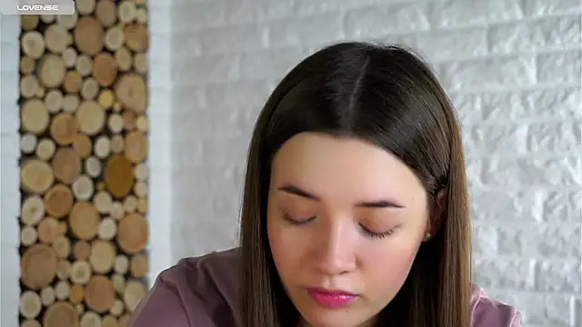 Snapshot of LowOncoming chatting on 5, 12, 2025 LowOncoming online show from 5, 12, 2025