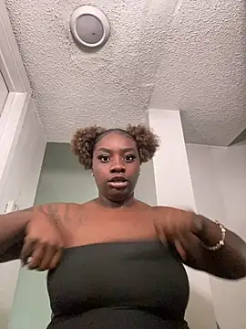 LillShayy online show from 20, 4, 2026