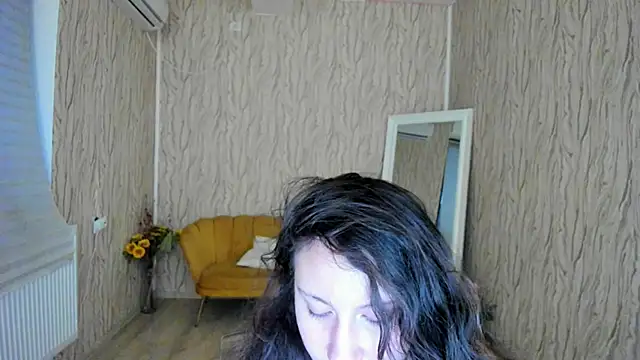 Snapshot of AishaRouhi chatting on 8, 1, 2025 AishaRouhi online show from 8, 1, 2025