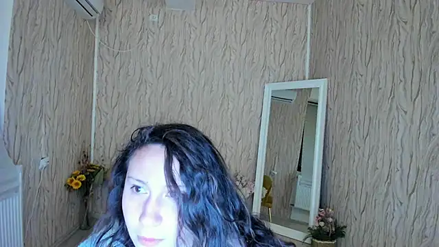 Snapshot of AishaRouhi chatting on 11, 1, 2025 AishaRouhi online show from 11, 1, 2025