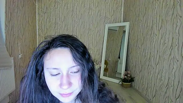 Snapshot of AishaRouhi chatting on 13, 1, 2025 AishaRouhi online show from 13, 1, 2025