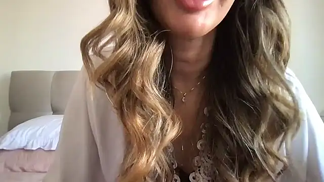 paolajonez online show from 5, 1, 2025