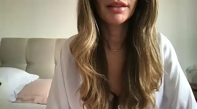 paolajonez online show from 10, 1, 2025