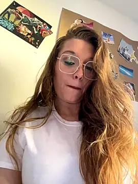 Snapshot of Lalalynn chatting on 9, 11, 2025 Lalalynn online show from 9, 11, 2025