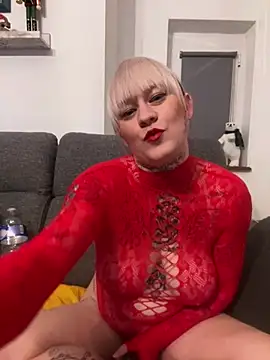 Snapshot of poussichienne chatting on 10, 12, 2024 poussichienne online show from 10, 12, 2024