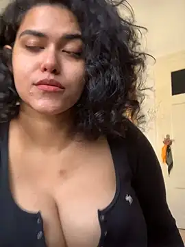 Snapshot of Curvydesifromgermany chatting on 5, 3, 2025 Curvydesifromgermany online show from 5, 3, 2025