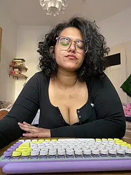 Snapshot of Curvydesifromgermany chatting on 6, 3, 2025 Curvydesifromgermany online show from 6, 3, 2025