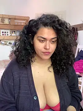 Snapshot of Curvydesifromgermany chatting on 27, 4, 2026 Curvydesifromgermany online show from 27, 4, 2026