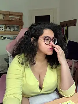 Snapshot of Curvydesifromgermany chatting on 7, 5, 2026 Curvydesifromgermany online show from 7, 5, 2026