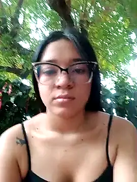 Snapshot of -VICKKY chatting on 4, 3, 2025 -VICKKY online show from 4, 3, 2025