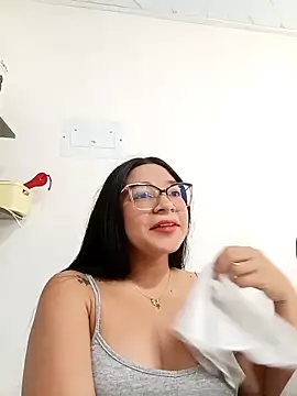 Snapshot of -VICKKY chatting on 13, 9, 2025 -VICKKY online show from 13, 9, 2025