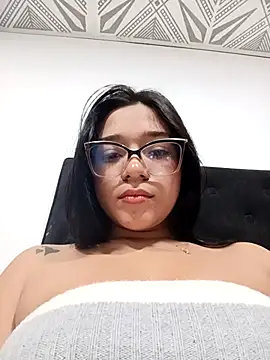 Snapshot of -VICKKY chatting on 8, 10, 2025 -VICKKY online show from 8, 10, 2025