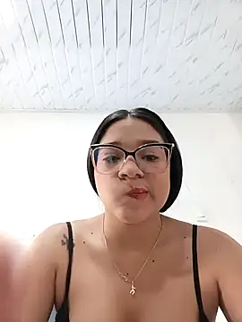 Snapshot of -VICKKY chatting on 20, 10, 2025 -VICKKY online show from 20, 10, 2025