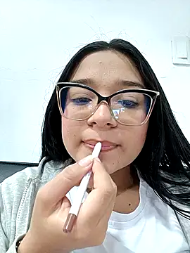 Snapshot of -VICKKY chatting on 20, 12, 2025 -VICKKY online show from 20, 12, 2025