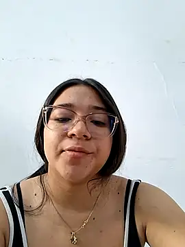 Snapshot of -VICKKY chatting on 20, 4, 2026 -VICKKY online show from 20, 4, 2026
