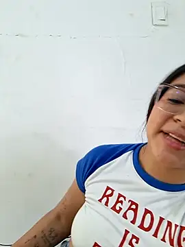Snapshot of -VICKKY chatting on 28, 4, 2026 -VICKKY online show from 28, 4, 2026