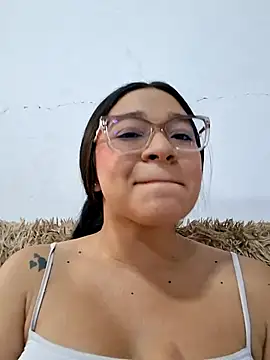 Snapshot of -VICKKY chatting on 13, 5, 2026 -VICKKY online show from 13, 5, 2026