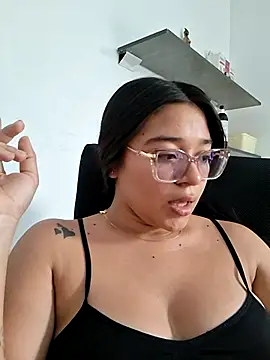 Snapshot of -VICKKY chatting on 24, 6, 2026 -VICKKY online show from 24, 6, 2026
