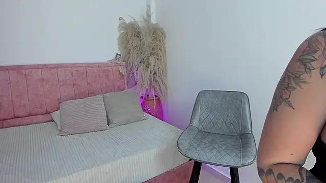 Sofiawilson  online show from 24, 9, 2025