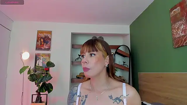 Snapshot of iriiina_veneno chatting on 15, 5, 2026 iriiina veneno online show from 15, 5, 2026