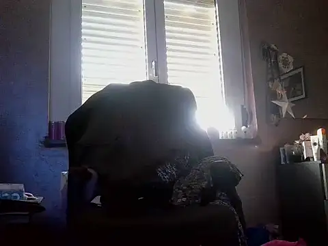 Snapshot of LadyVenere chatting on 12, 10, 2025 LadyVenere online show from 12, 10, 2025